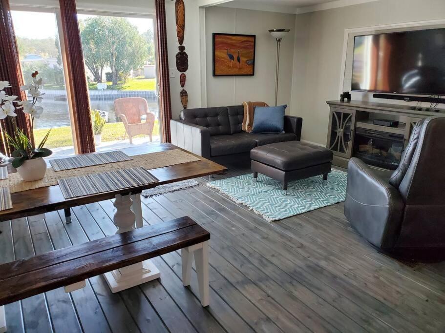 Вілла 3 Bed, 2 Bath, Waterfront, Dock, Large Driveway Таварес Екстер'єр фото